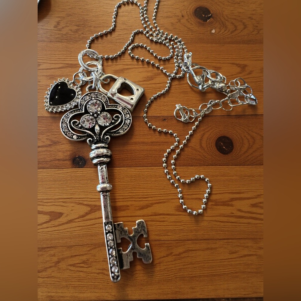 Gorgeous Black and Silver Toned Heart Lock and Key Pendant Necklace - Picture 8 of 17